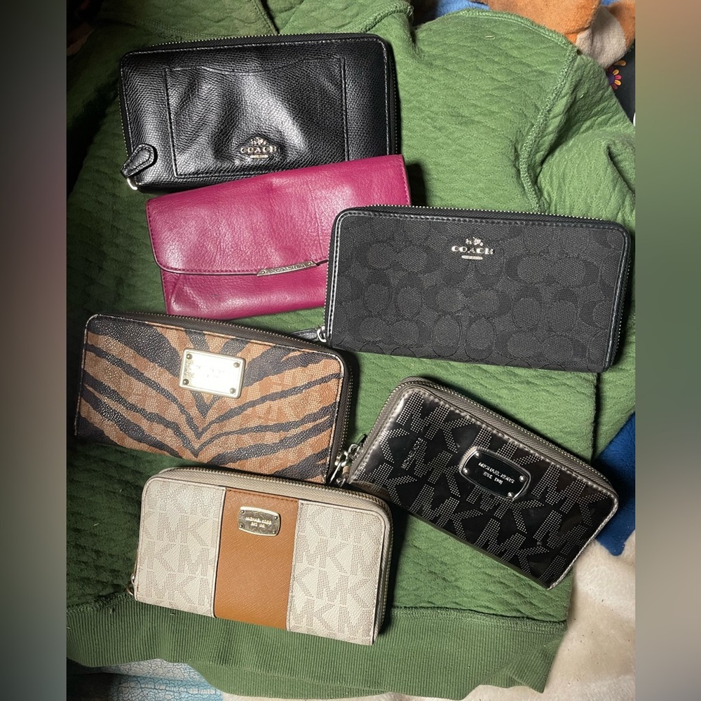 Coach and Michael Kors ladies full size wallets Lot of 6! Great for Resale!